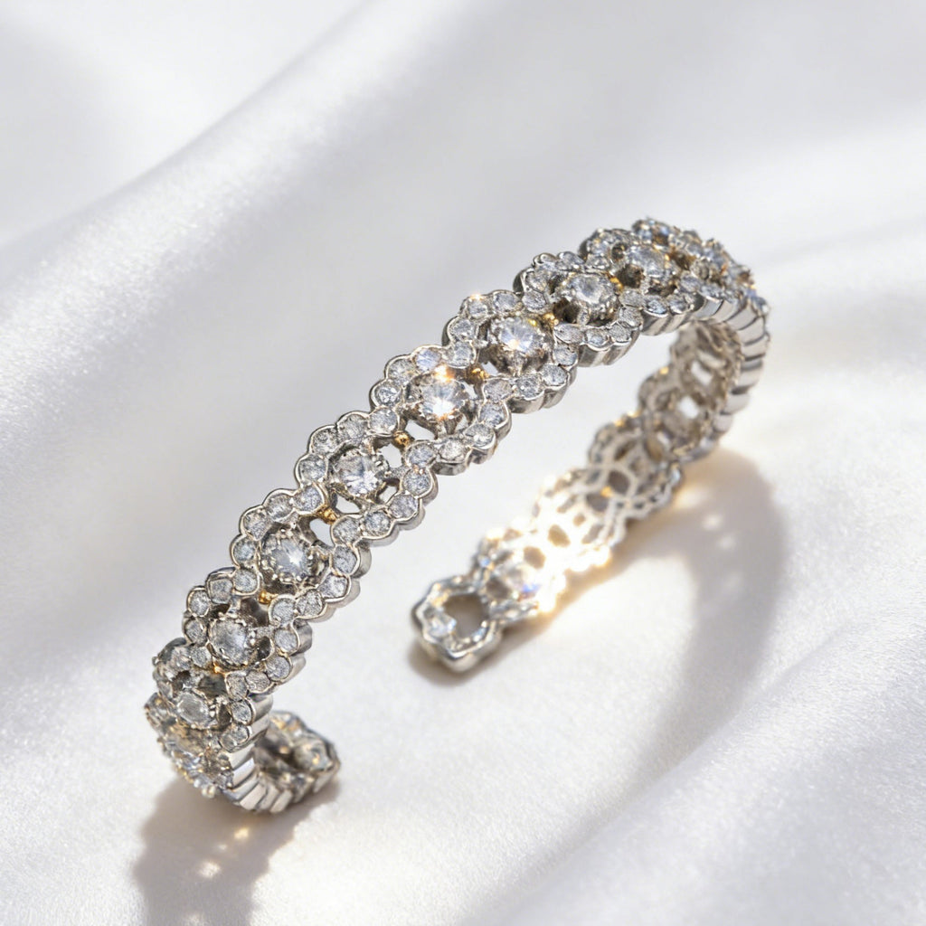 Bracelet Manchette Ouvert de Luxe Entièrement Sertie de Diamants, Design Rétro Ajouré, Accessoire Étincelant Inoubliable pour Soirée, Résistant à la Décoloration - IVOIRART.COM