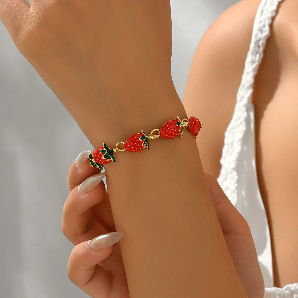 Bracelets femme géométrique fraise émaillé, style délicat et léger, polyvalents. - IVOIRART.COM