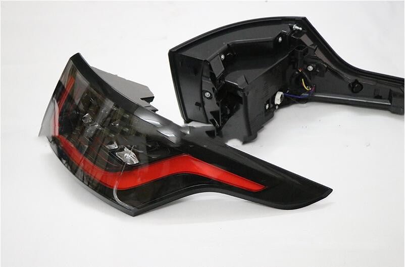 Brake Light Rear Bumper Movement - IVOIRART.COM
