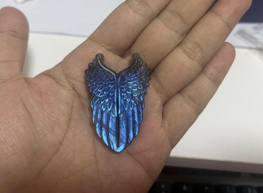 Pierre Naturelle de Labradorite, Cadeau de Diplôme Classe de 2026 – Ailes d'Ange Sculptées
