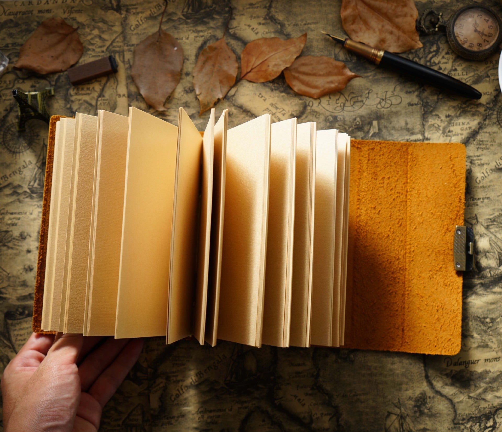 Carnet Vintage en Cuir de Vachette - Cahier Style Rétro Authentique - IVOIRART.COM