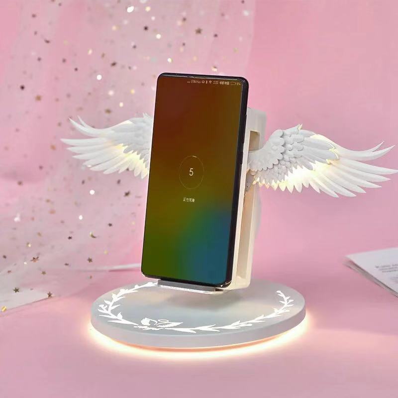 Chargeur sans fil avec ailes d’ange illuminées, design unique et élégant - IVOIRART.COM