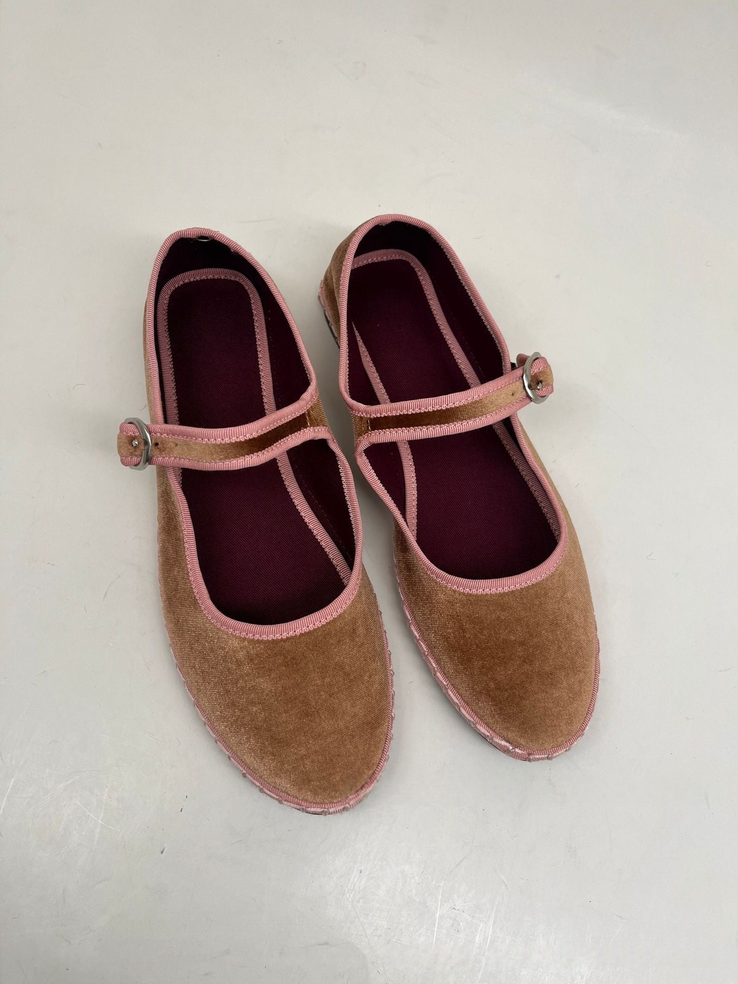 Chaussures Velours Femme à Semelle Plate et Bout Pointu Élégantes et Confortables - IVOIRART.COM