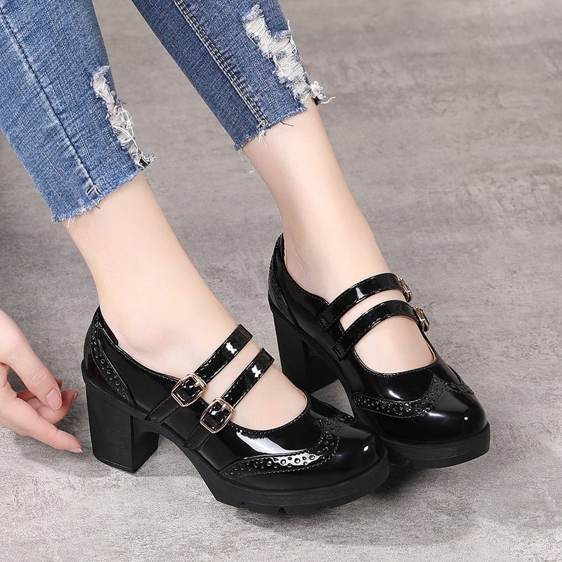 Chunky-heeled Patent Leather Wedge Sandals With A Strap-and-buckle Closure - IVOIRART.COM