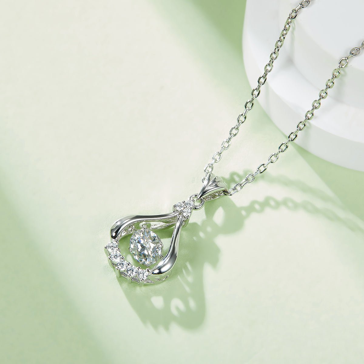 Collier ajouré larme 0,5 ct Moissanite D VVS1 argent sterling S925 plaqué platine - IVOIRART.COM