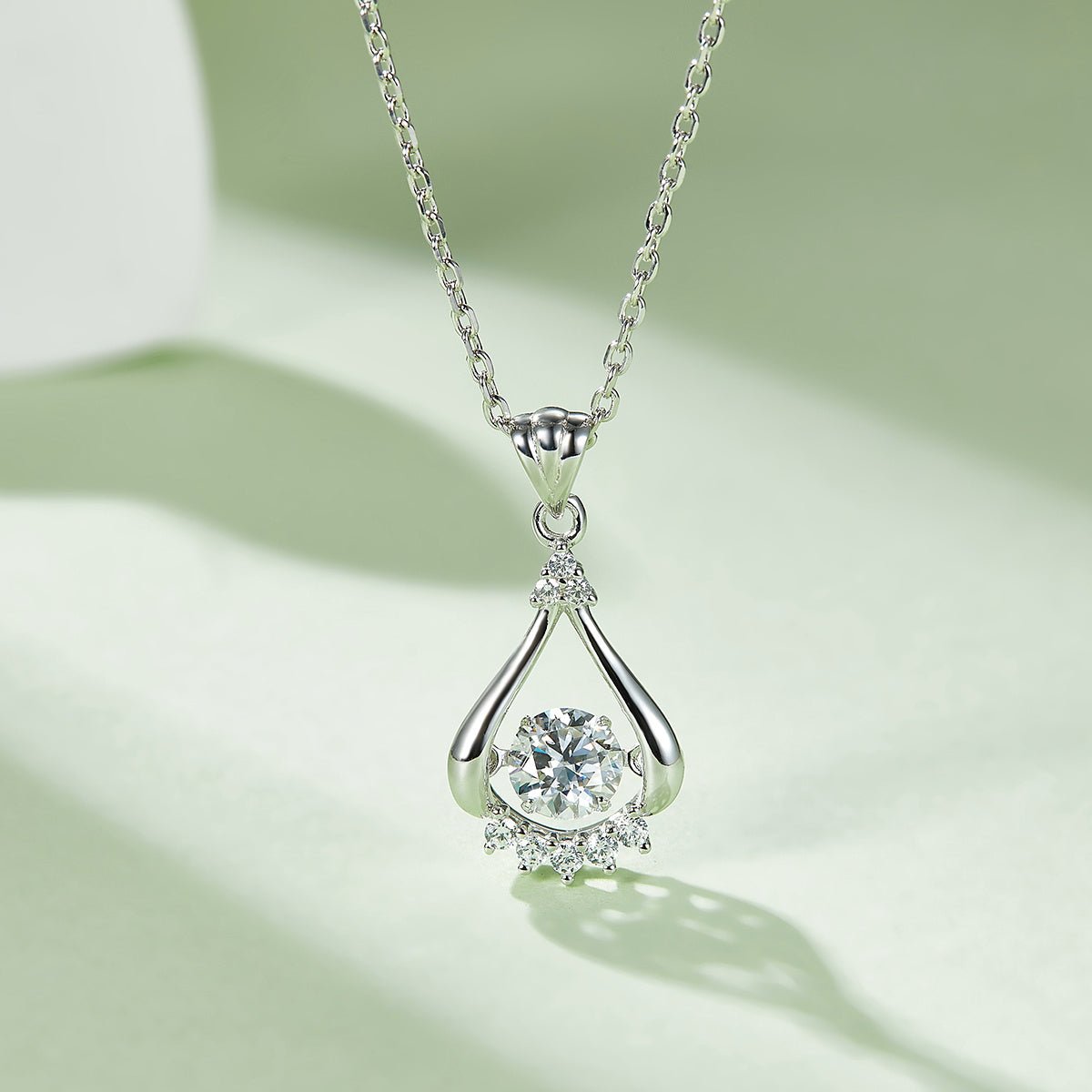 Collier ajouré larme 0,5 ct Moissanite D VVS1 argent sterling S925 plaqué platine - IVOIRART.COM