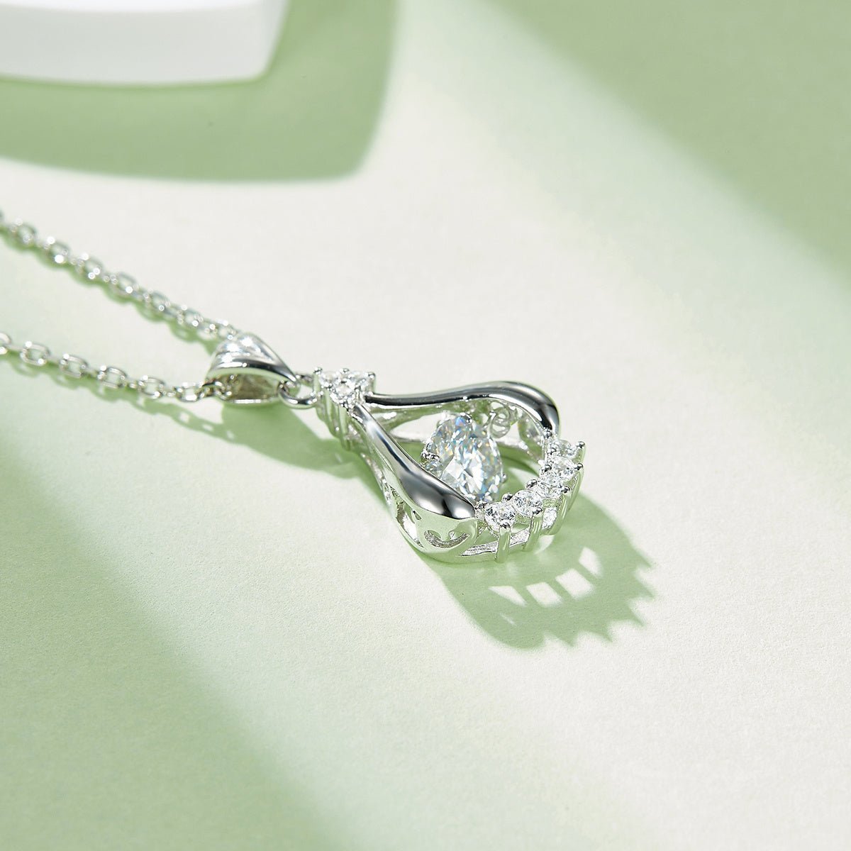 Collier ajouré larme 0,5 ct Moissanite D VVS1 argent sterling S925 plaqué platine - IVOIRART.COM
