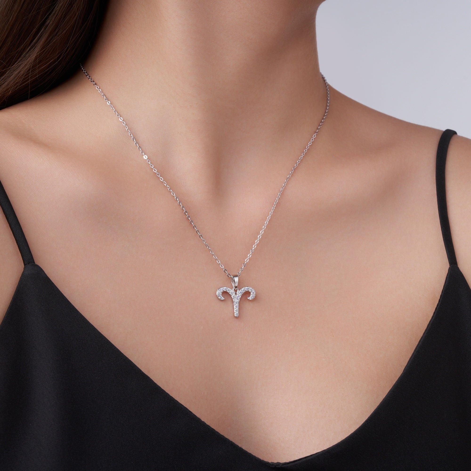 Collier Bélier en Argent 925 avec Moissanite D Couleur VVS1, Plaqué Platine, Bijou Astrologique avec Certificat GRA, Coffret Cadeau Parfait Femme - IVOIRART.COM