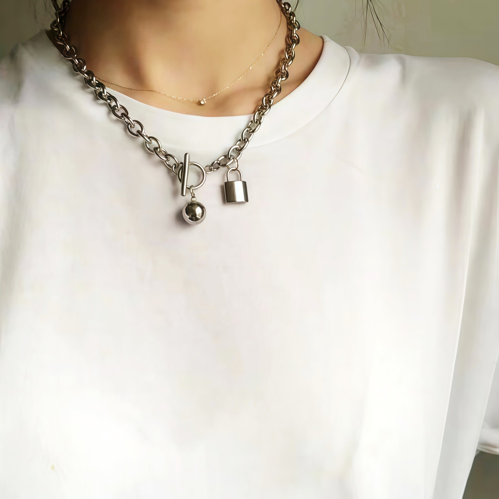 Collier boule style punk européen et américain en acier titane métallique - IVOIRART.COM