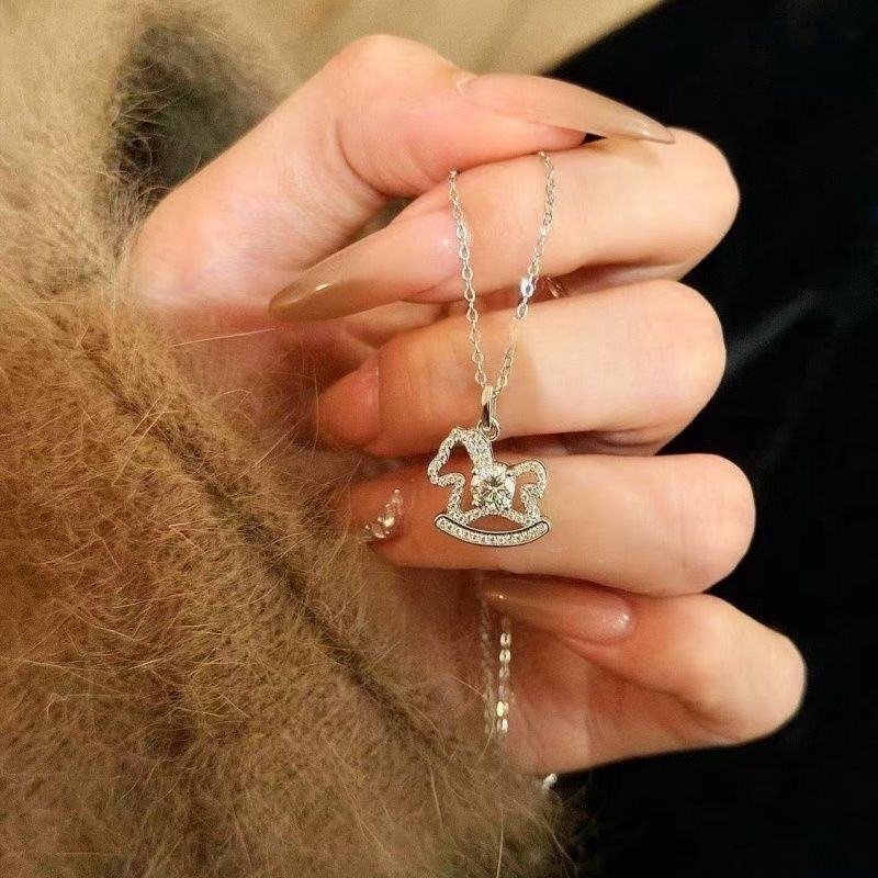 Collier Cheval à Bascule Creux en Argent Sterling 999, Élégant et Tendance, Cadeau Idéal Anniversaire et Fêtes - IVOIRART.COM