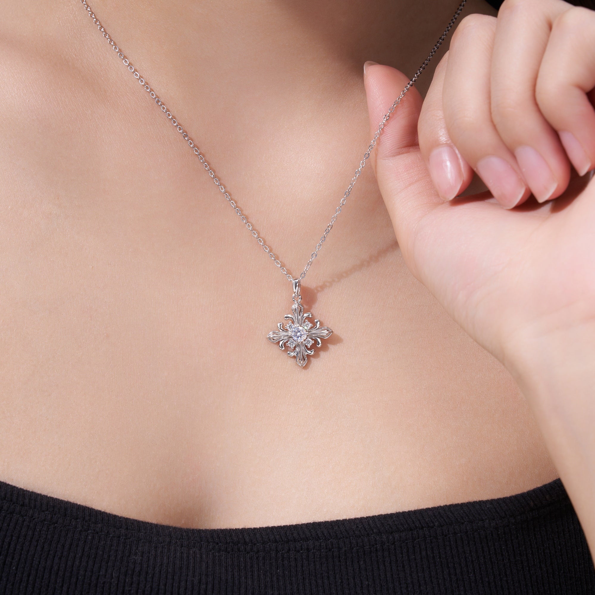 Collier Croix Fleur en Argent Sterling S925 avec Moissanite 0,3 ct D Couleur VVS1, 40 cm, Plaqué Platine, Certifié GRA avec Coffret Cadeau - IVOIRART.COM