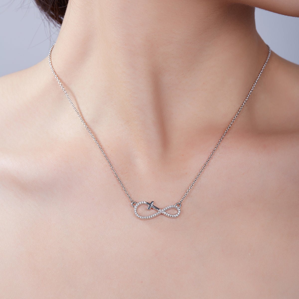 Collier Croix Infinie en Argent Sterling S925 3,4 g Moissanite 41 Pierres 45 cm Platine - IVOIRART.COM