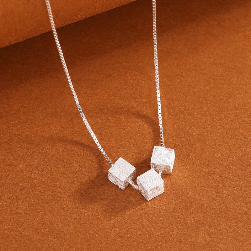 Collier Cube Sucre en Argent Sterling S999 pour Femme, Style Coréen Brossé Géométrique Carré, Chaîne Claviculaire Élégante de Luxe - IVOIRART.COM