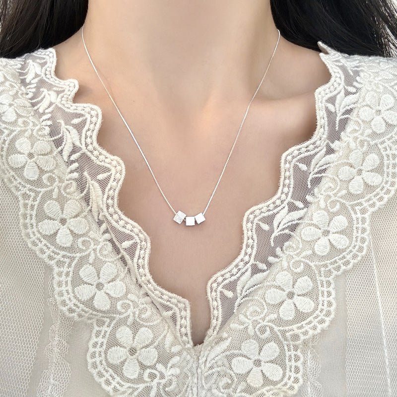 Collier Cube Sucre en Argent Sterling S999 pour Femme, Style Coréen Brossé Géométrique Carré, Chaîne Claviculaire Élégante de Luxe - IVOIRART.COM