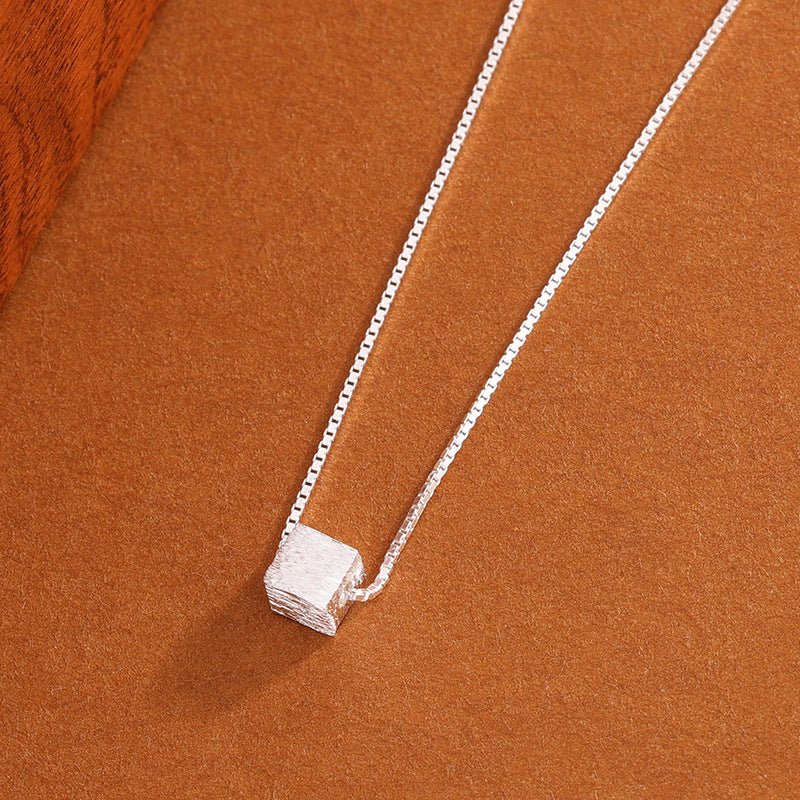 Collier Cube Sucre en Argent Sterling S999 pour Femme, Style Coréen Brossé Géométrique Carré, Chaîne Claviculaire Élégante de Luxe - IVOIRART.COM