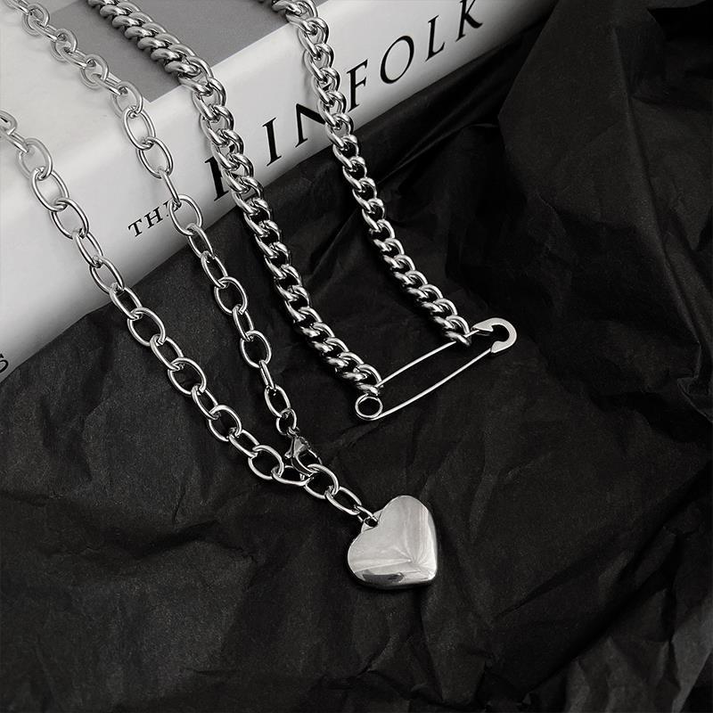 Collier double couche avec épingle cœur et chaîne clavicule forme pêche - IVOIRART.COM