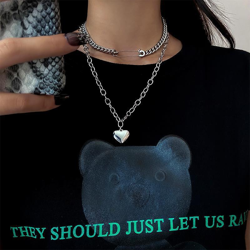 Collier double couche avec épingle cœur et chaîne clavicule forme pêche - IVOIRART.COM