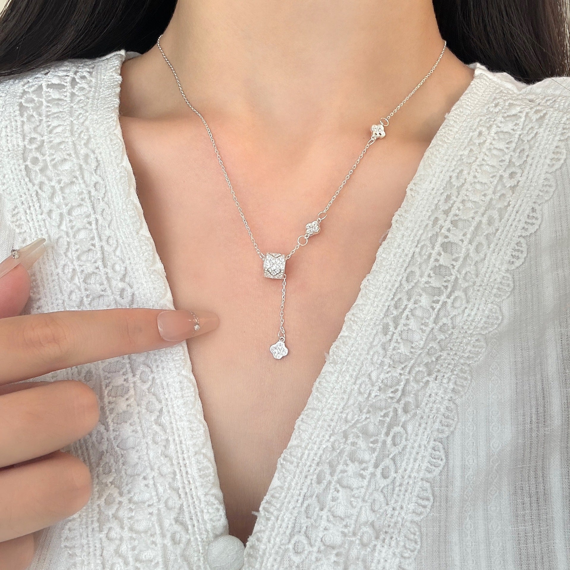 Collier en Argent 999 Finesse, Forme Taille de Taille, Chaîne Claviculaire à Pompon, Bijou de Mode Luxe Discret - IVOIRART.COM