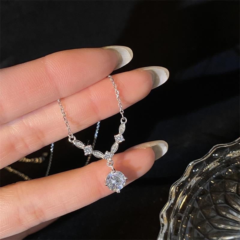 Collier en argent sterling 999 en V orné de zircon, style raffiné et luxueux, cadeau idéal pour anniversaire et anniversaire de mariage - IVOIRART.COM