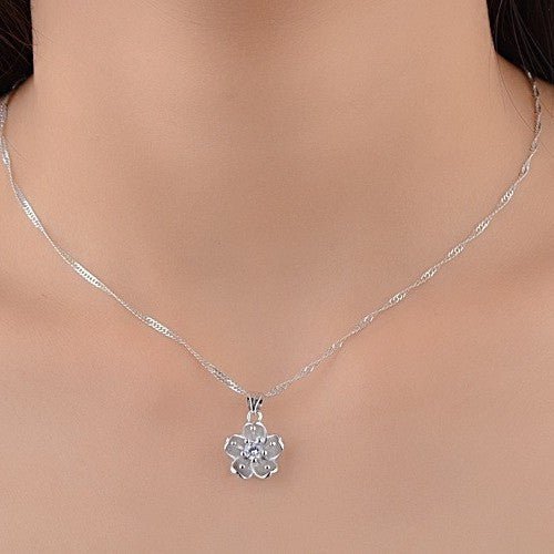 Collier Femme Pendentif Fleur de Cerisier Orné de Diamants Chaîne Claviculaire - IVOIRART.COM