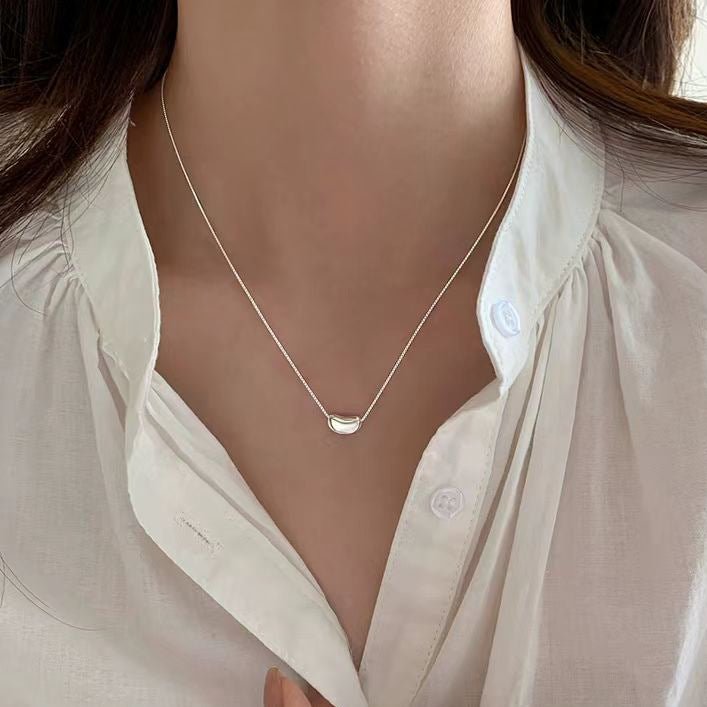 Collier haricot d'acacia en argent massif S925 pour femmes, chaîne minimaliste style clavicule, bijou au design unique et luxueux - IVOIRART.COM