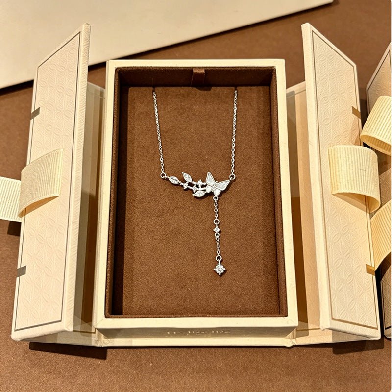 Collier Papillon Argent 999 Avec Pompon & Coquille Blanche, Chaîne Luxe Style Forêt, Cadeau Pour Petite Amie et Meilleure Amie - IVOIRART.COM