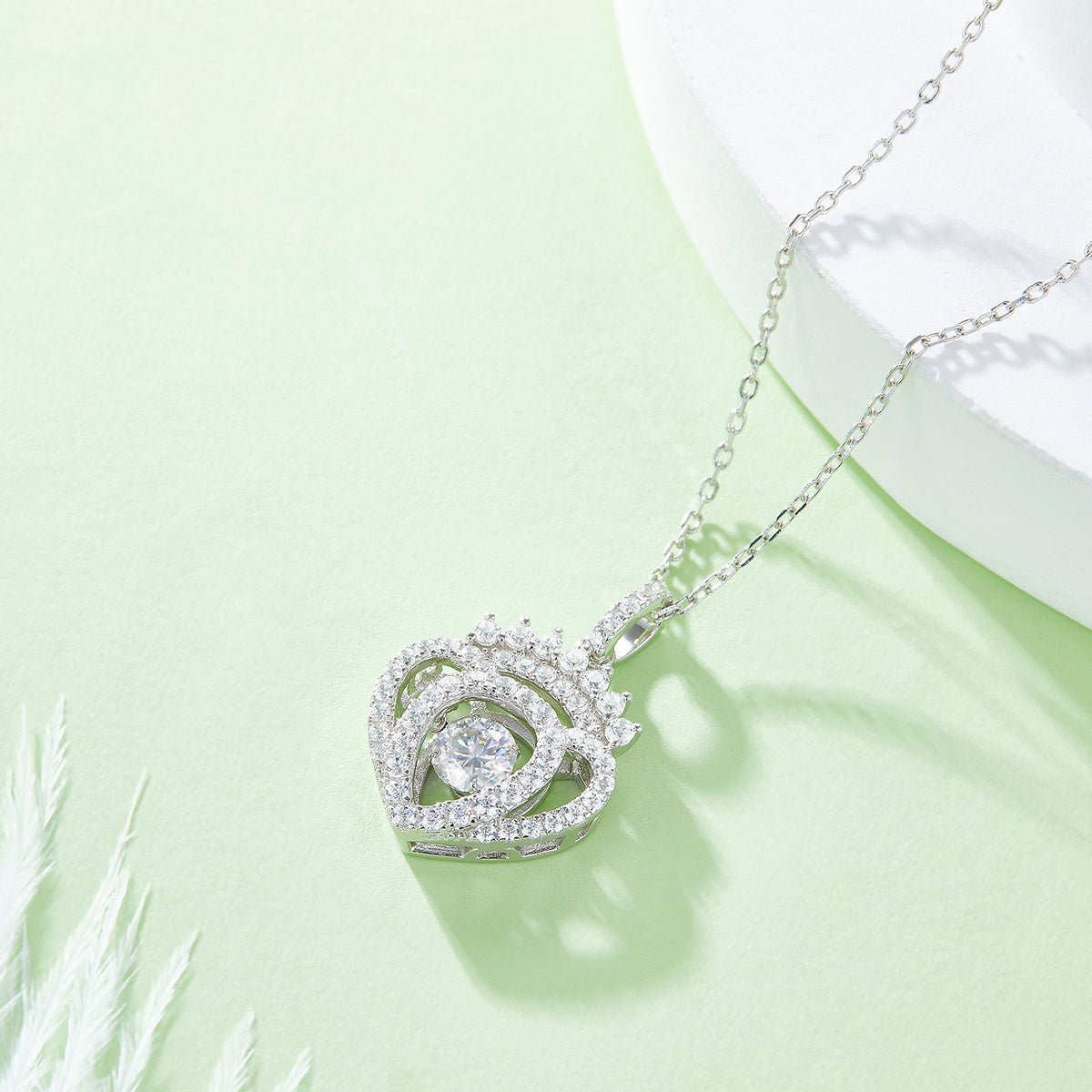 Collier Pendentif Couronne Cœur Moissanite 0,5ct D VVS1 Argent 925 Plaqué Platine 45cm Certifié GRA Coffret Cadeau - IVOIRART.COM