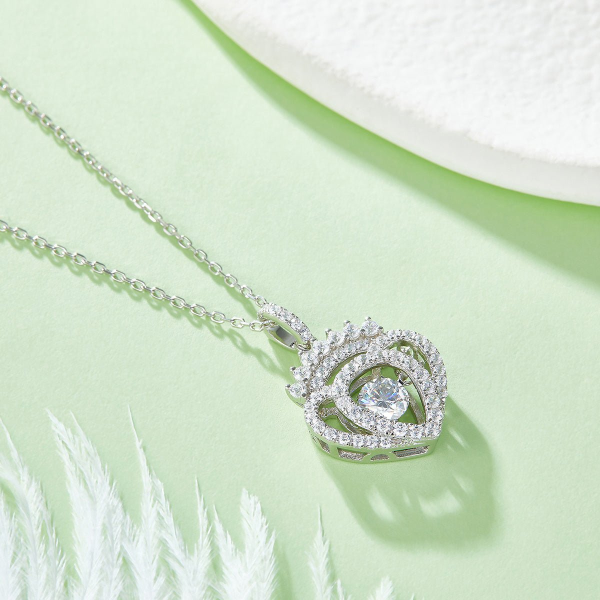 Collier Pendentif Couronne Cœur Moissanite 0,5ct D VVS1 Argent 925 Plaqué Platine 45cm Certifié GRA Coffret Cadeau - IVOIRART.COM