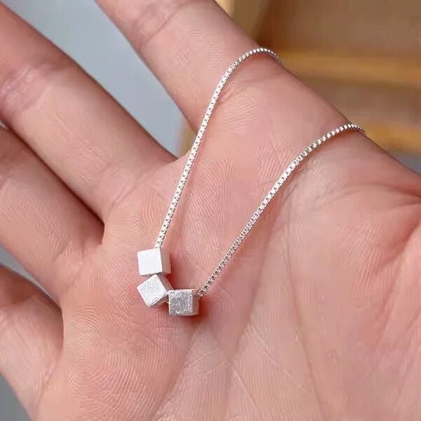 Collier pendentif cube en argent sterling 999, style minimaliste chic, quotidien et bureau - IVOIRART.COM