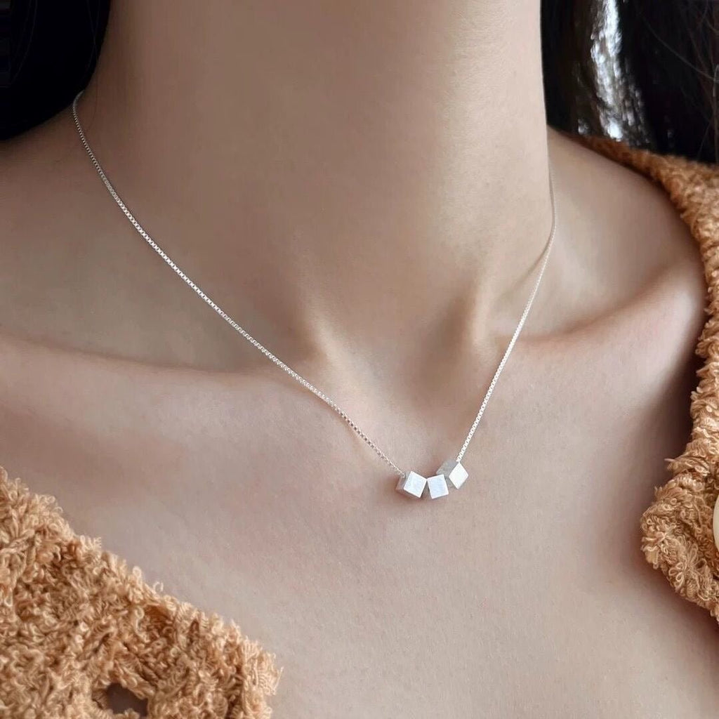 Collier pendentif cube en argent sterling 999, style minimaliste chic, quotidien et bureau - IVOIRART.COM