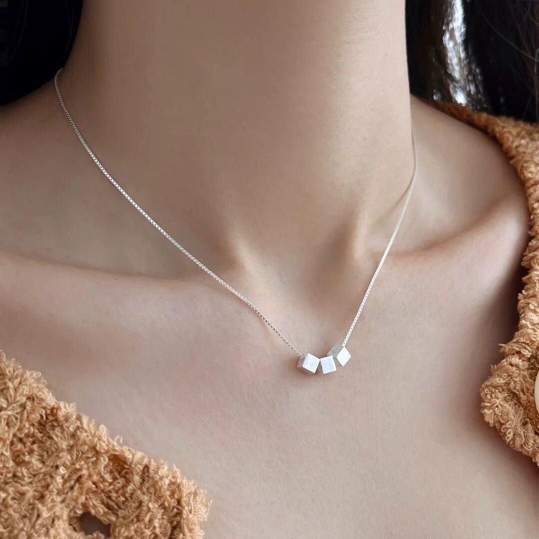 Collier pendentif cube en argent sterling 999, style minimaliste chic, quotidien et bureau - IVOIRART.COM
