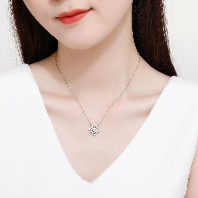 Collier Pendentif Trèfle à Quatre Feuilles en Argent S925, Zircon Cubique Pavé, Chaîne Clavicule Style Coréen, Bijoux de Luxe Uniques - IVOIRART.COM