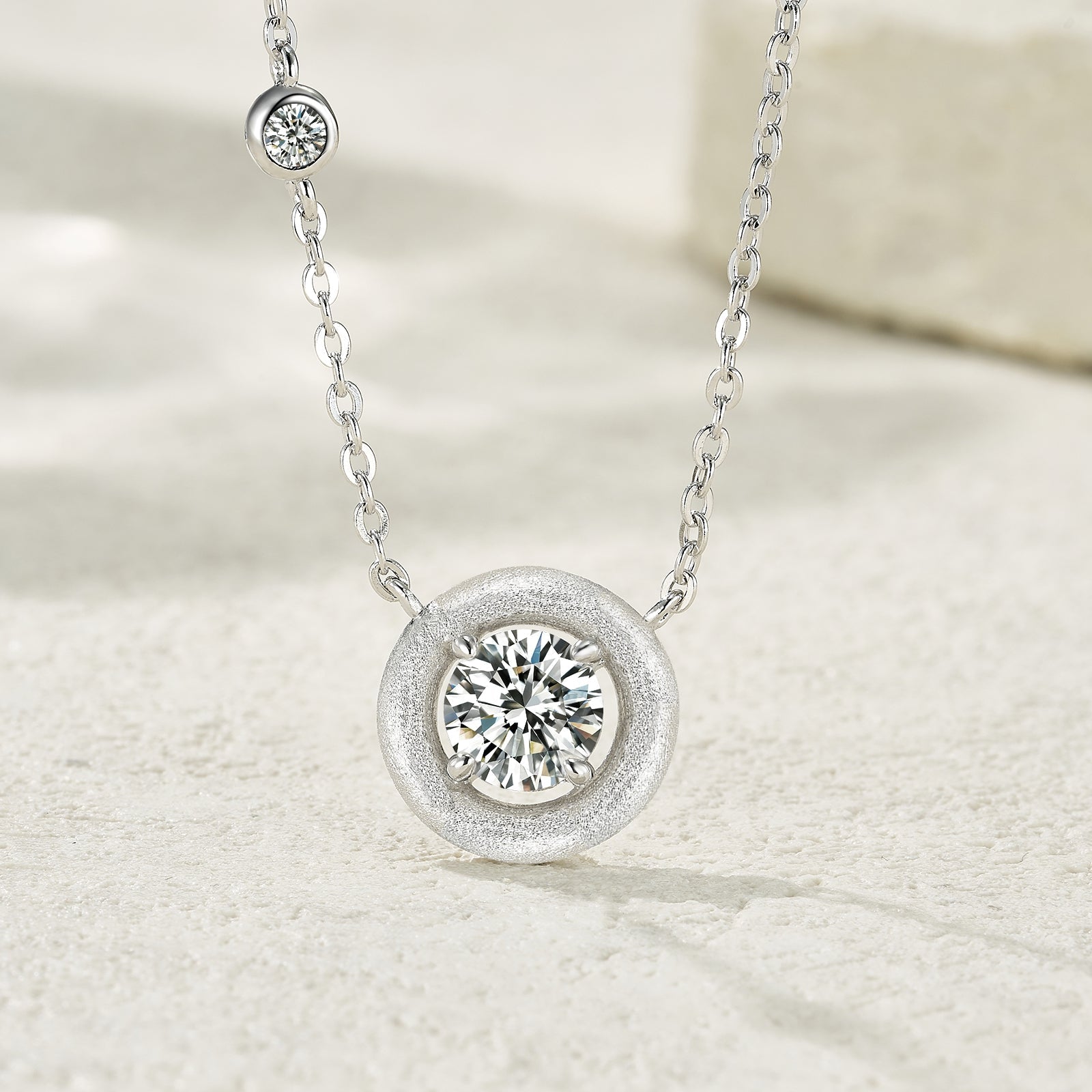 Collier pour Femmes en Argent S925 avec Moissanite D Couleur VVS1 Taille Ronde - IVOIRART.COM