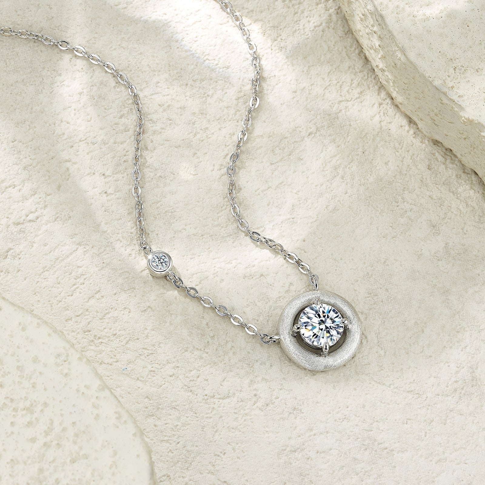 Collier pour Femmes en Argent S925 avec Moissanite D Couleur VVS1 Taille Ronde - IVOIRART.COM