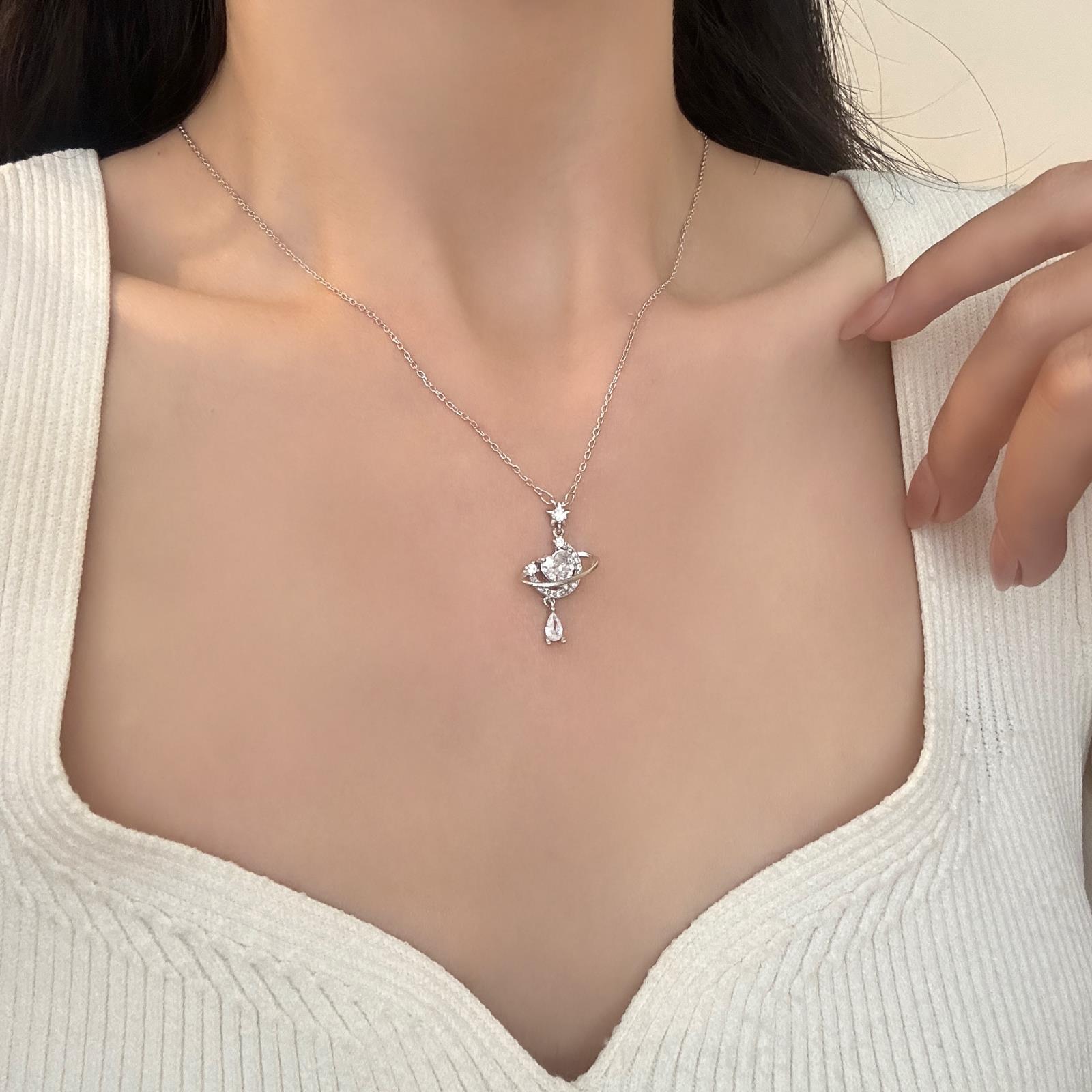 Collier Rêveur Lune & Cœur en Argent Sterling S999 pour Femmes, Chaîne Claviculaire Élégante et Polyvalente d'Été - IVOIRART.COM