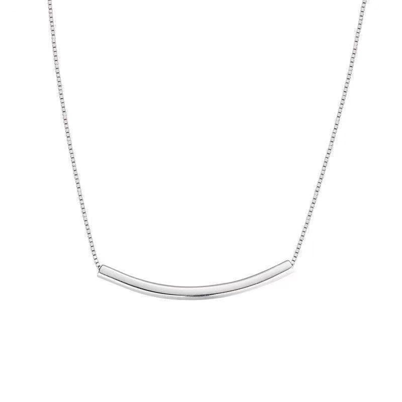 Collier Sourire Argent Fin S999 pour Femme, Chaîne Claviculaire Tubulaire Courbée, Bijou Argent Polyvalent de Luxe Discret - IVOIRART.COM