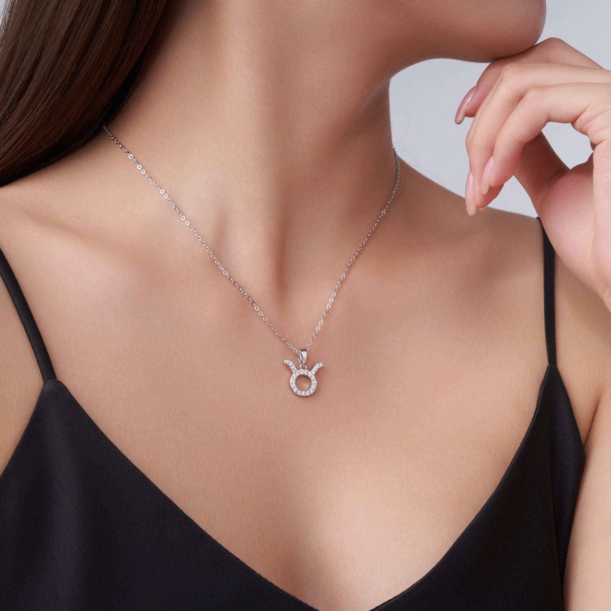 Collier Taureau en Argent 925 Sterling pour Femmes avec Moissanite VVS1 D, Poids 3,4g, Plaqué Platine, Bijou Astrologique avec Certificat GRA - IVOIRART.COM