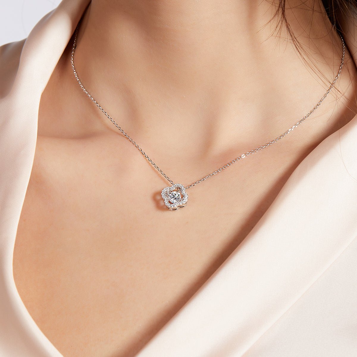 Collier Trèfle à Quatre Feuilles Moissanite 0,5ct D VVS1 en Argent S925 Plaqué Platine 45cm - IVOIRART.COM