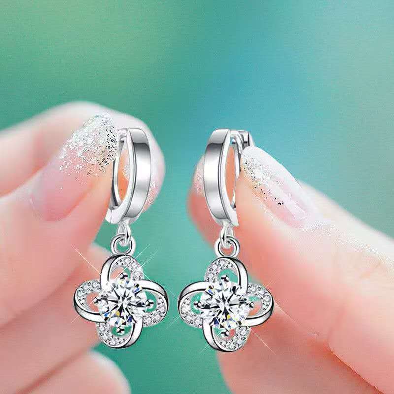 Boucles d’oreilles cristaux simples avec trèfle à quatre feuilles délicat