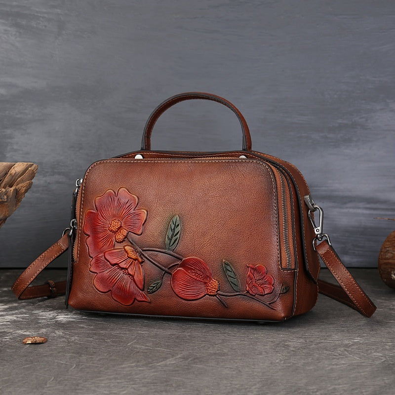 Sac Vintage en Cuir de Vachette avec Détails Embossés et Design à Main