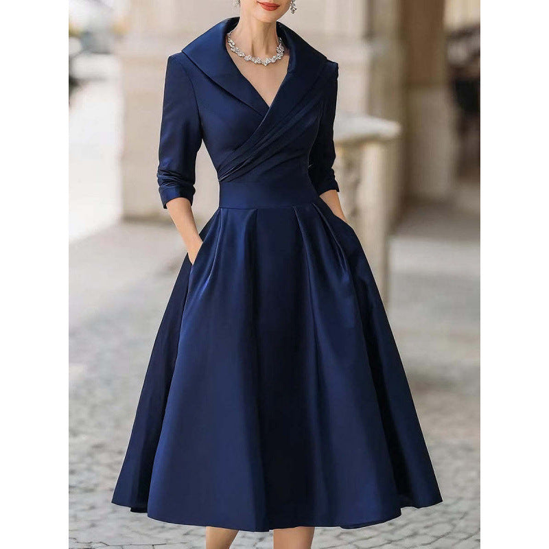 Robe élégante cintrée à taille haute, manches longues, coupe asymétrique raffinée