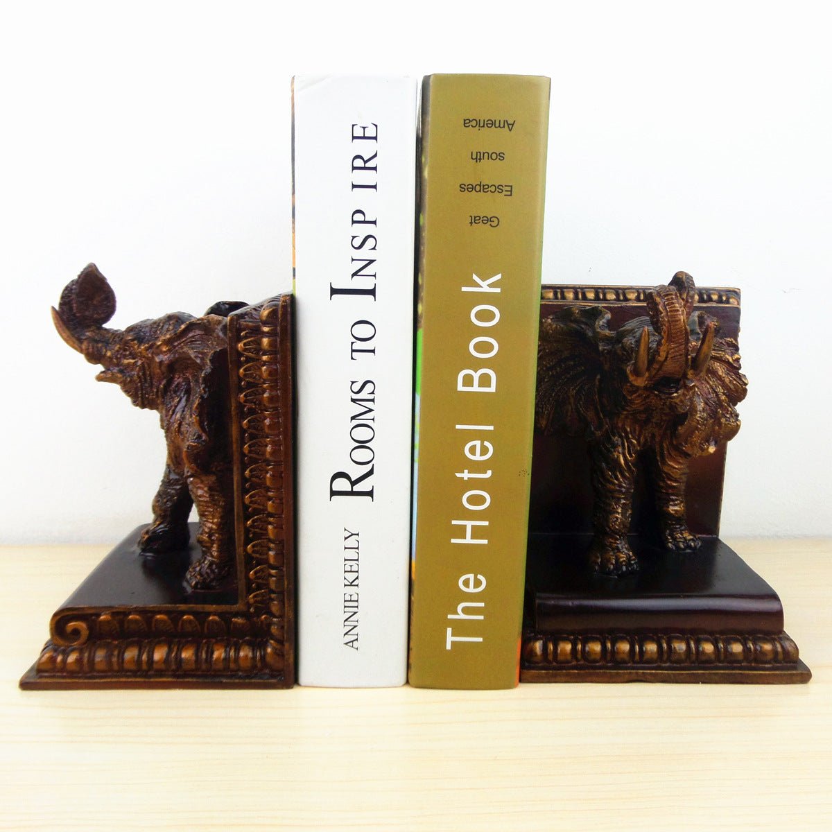 Décoration vintage éléphant pour livres ornée d’accessoires pour la maison - IVOIRART.COM