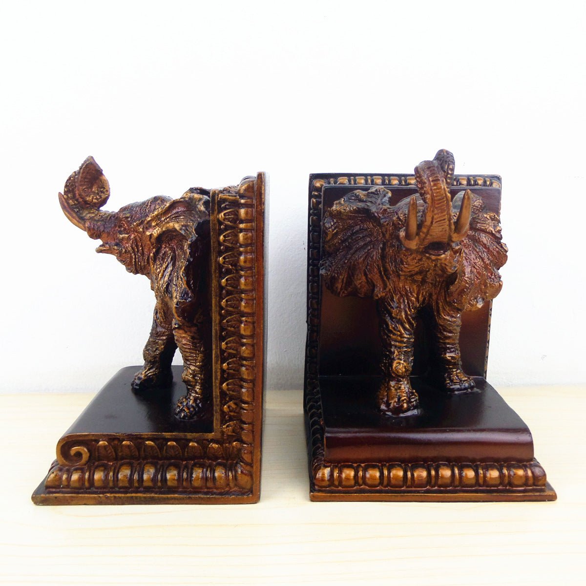 Décoration vintage éléphant pour livres ornée d’accessoires pour la maison - IVOIRART.COM