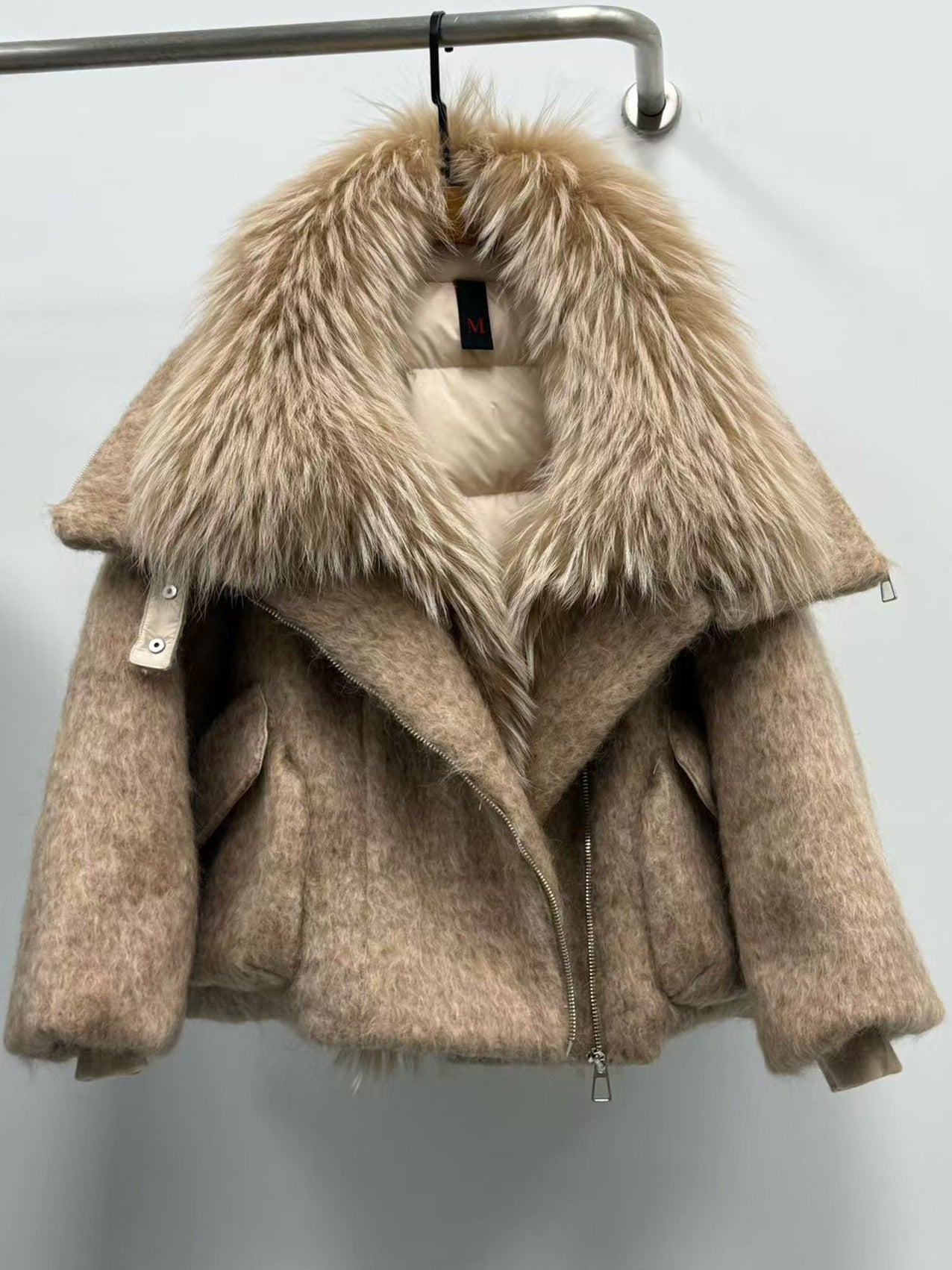 Doudoune femme avec luxueuse fourrure de cachemire et col en raton laveur pur - IVOIRART.COM
