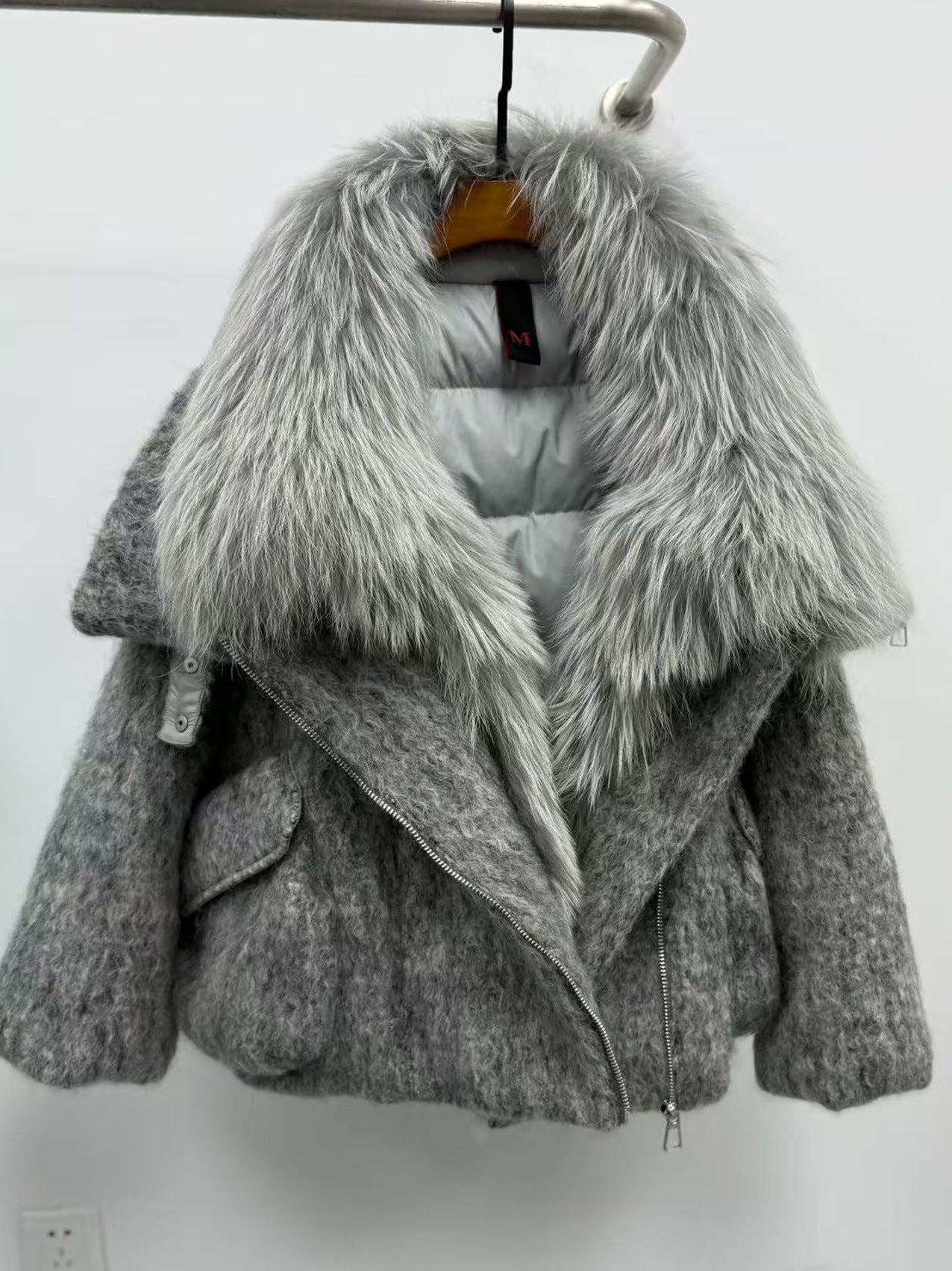 Doudoune femme avec luxueuse fourrure de cachemire et col en raton laveur pur - IVOIRART.COM