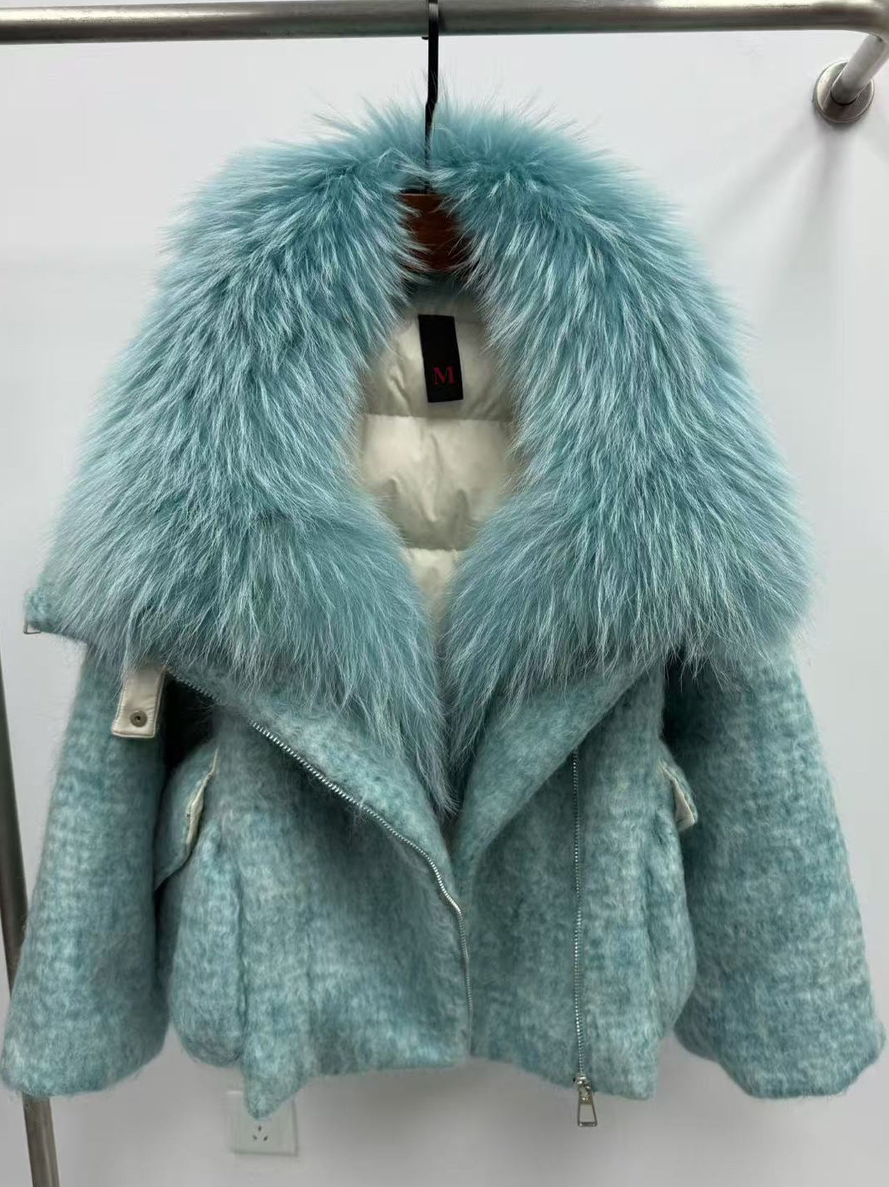 Doudoune femme avec luxueuse fourrure de cachemire et col en raton laveur pur - IVOIRART.COM