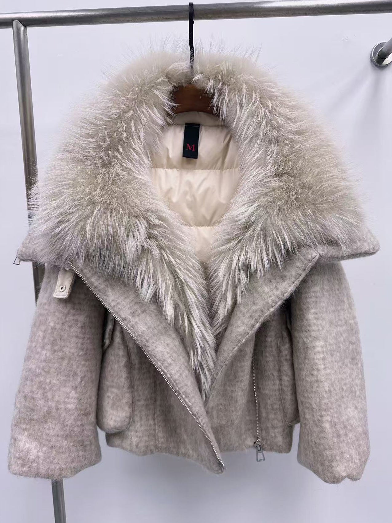 Doudoune femme avec luxueuse fourrure de cachemire et col en raton laveur pur - IVOIRART.COM
