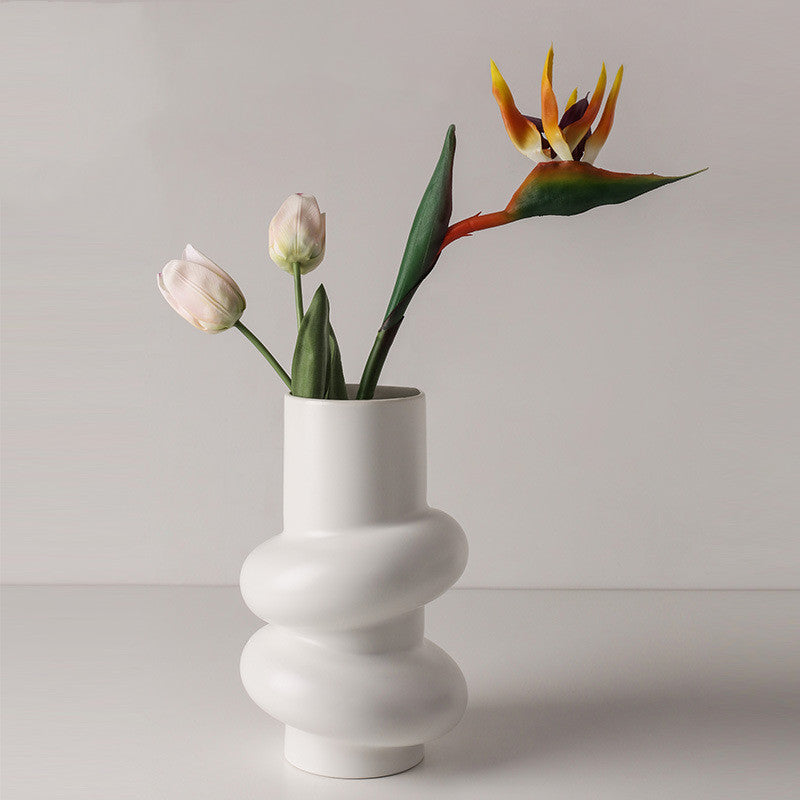 Vase en céramique blanc en forme de donut créatif