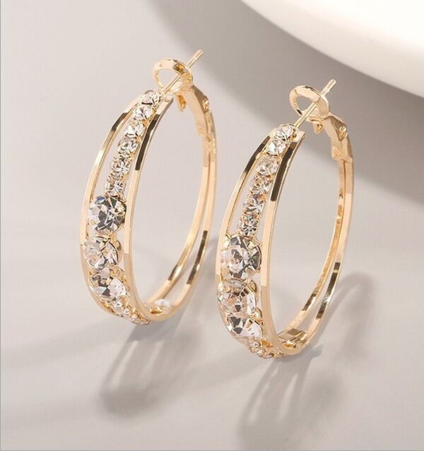 Boucles d'oreilles à mosaïque perforées européennes et américaines pour femmes en alliage tendance