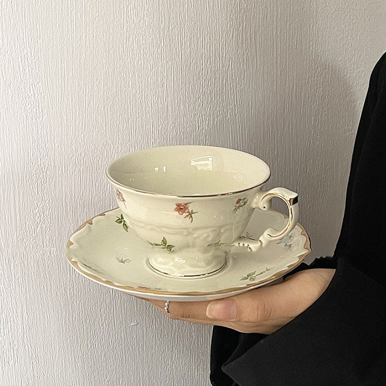 Service tasse et sous-tasse rétro romantique pour le thé de l'après-midi